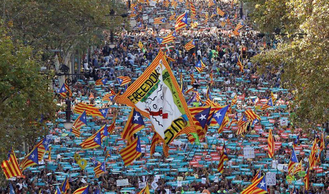 Katalanlar'dan Barselona'da büyük gösteri