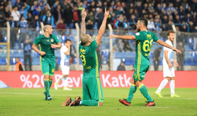 Fenerbahçe, Adana Demirspor'u 4-1'le geçti