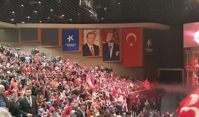 MHP etkinliğinde tartışma yaratan Erdoğan posteri