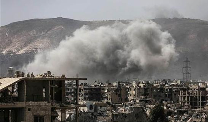Suriye'de peş peşe bombalar patlıyor