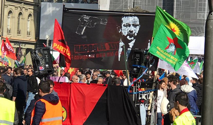 İsviçre'den Erdoğan'ı hedef gösteren pankarta soruşturma