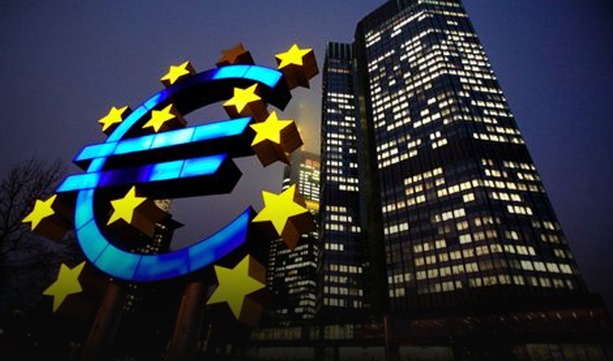 Euro bölgesi için 'politik risk' uyarısı