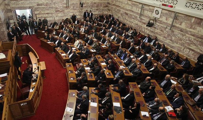 Yunan Parlamentosu  kreditörlerin isteğini kabul etti