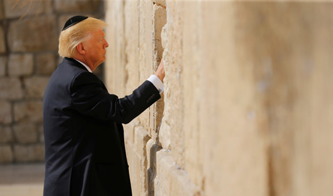 Ve Trump, Ağlama Duvarı'nda