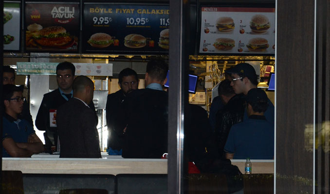 Kadıköy'de restoranda silahlı soygun: 4 yaralı
