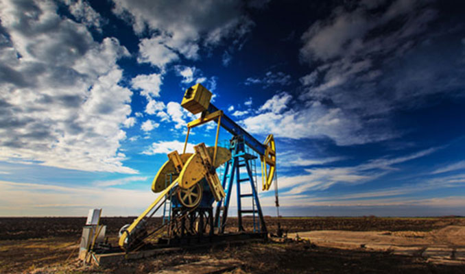 Petrol, ABD'de stokların azalmasıyla kazançlarını korudu