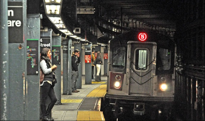 New York Valisi'nden asırlık metroya yatırım sözü