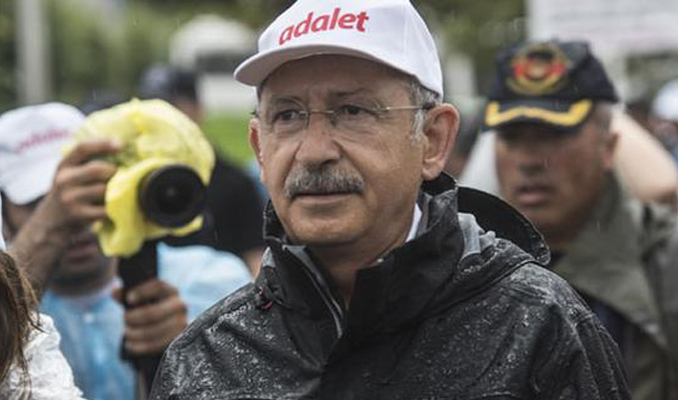 Kılıçdaroğlu, Adalet Yürüyüşü'nün 20’nci günde yağmurda yürüdü