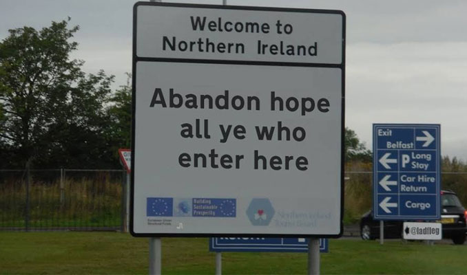 İngiltere hükümeti İrlanda ile sınır kapısına karşı