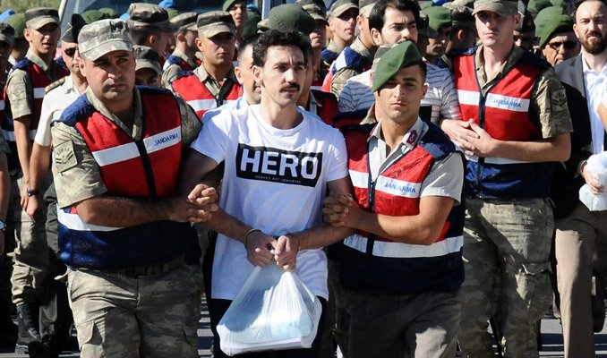 'Hero' tişörtü giyen sanığın avukatı tutuklandı