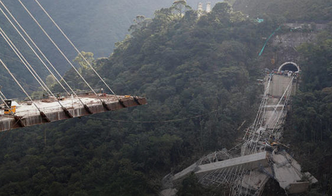 Kolombiya'da dev köprü çöktü! Çok sayıda ölü var