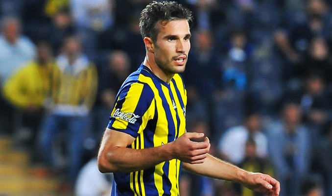 Fenerbahçe Van Persie'nin lisansını iptal etti