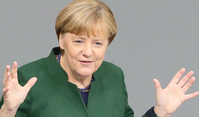 Merkel koalisyon için çırpınıyor