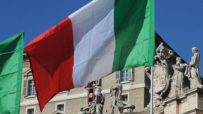 İtalya kamu harcamalarından taviz vermiyor