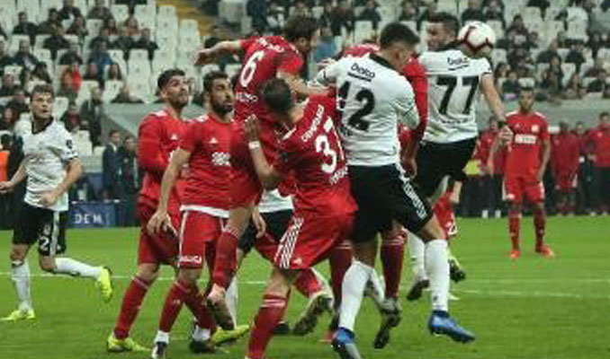 Beşiktaş evinde Sivasspor'a yenildi 