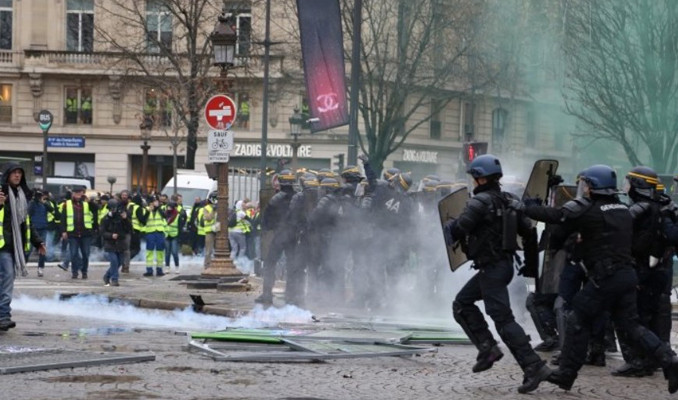 Dışişleri: Fransa'da göstericilere müdahaleler kaygı verici 