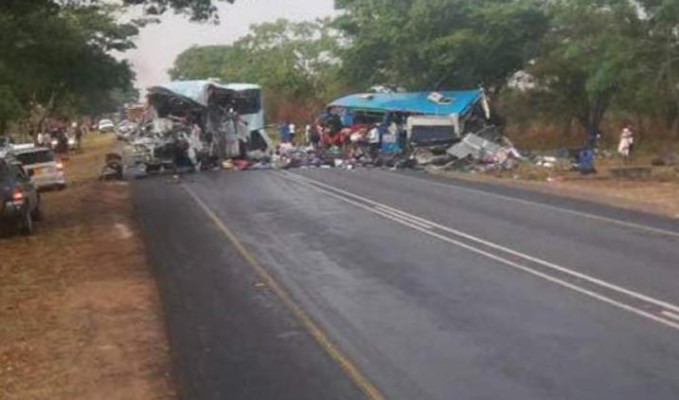 İki otobüs çarpıştı: 47 kişi öldü