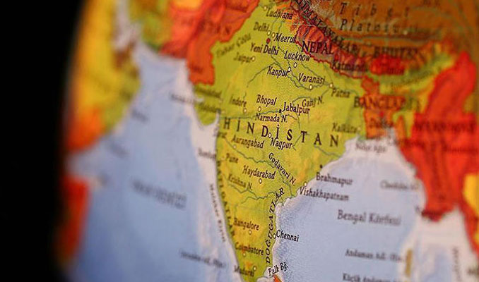 Hindistan'da istifalar devam ediyor