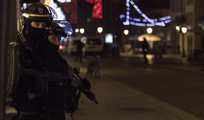Fransa'da 'acil saldırı uyarısı' seviyesine geçildi