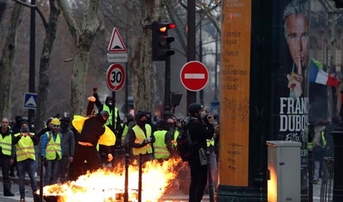 Fransa yine karışacak! Sarı yelekliler protestoya hazırlanıyor