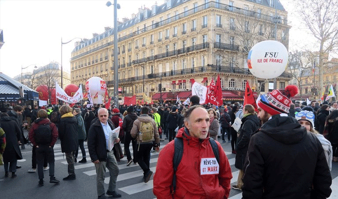 Fransa'da Macron'a karşı halk sokakta