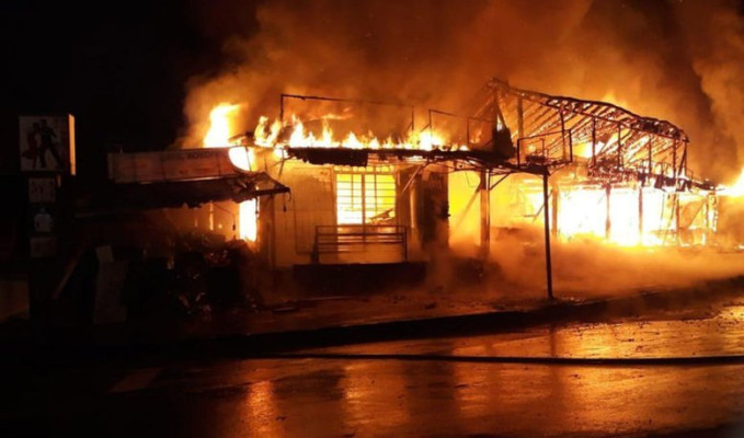 Sakarya'da 30 dükkan yandı