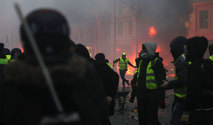 Fransa'da protestoların faturası ağır oldu