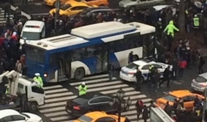 Ankara'da otobüs yayalara çarptı