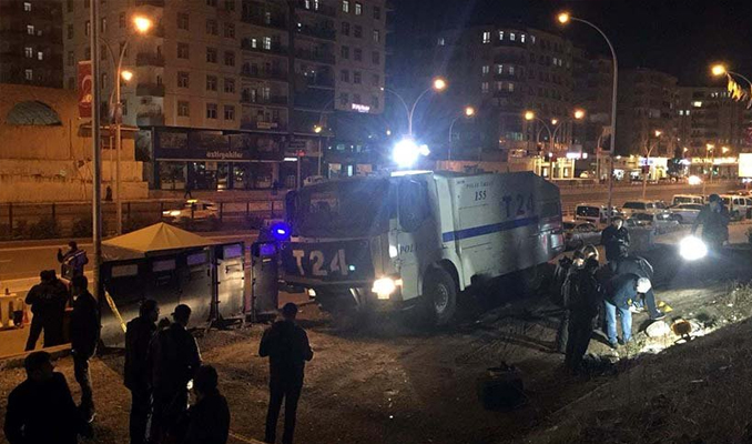 Diyarbakır'da polis noktasına bombalı saldırı