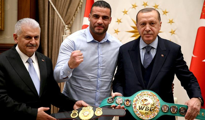 Dünya şampiyonu Suriyeli boksör Erdoğan ile buluştu