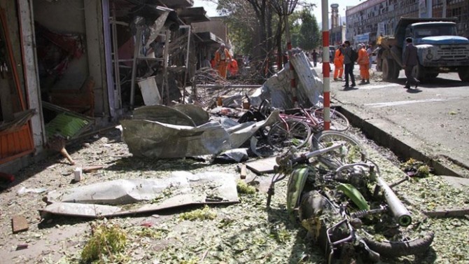 Afganistan'da bombalı araç saldırısı: 15 ölü
