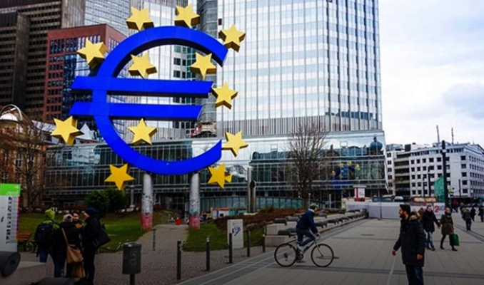 Euro bölgesi hizmet PMI martta düştü