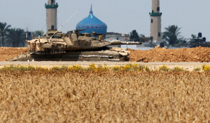 İsrail, Filistin'i tanklarla vurdu