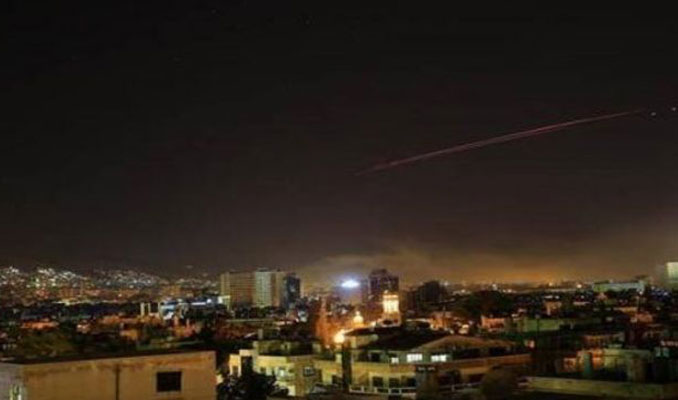 Suriye'de rejime ait hava üssü vuruldu iddiası