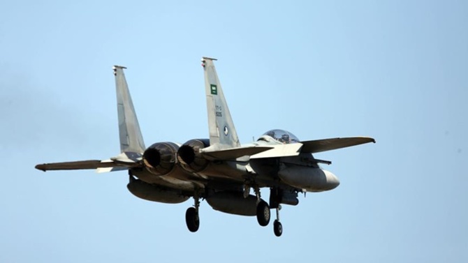 Suudi Arabistan'a ait savaş uçağı düştü