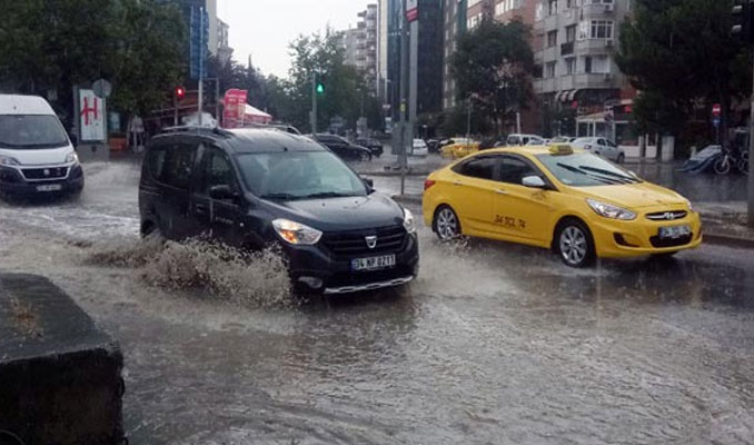 İstanbul'da yağış etkili oldu