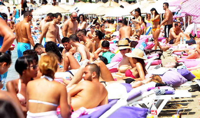 Bodrum'da plajlar doldu, sıcak uyarısı yapıldı