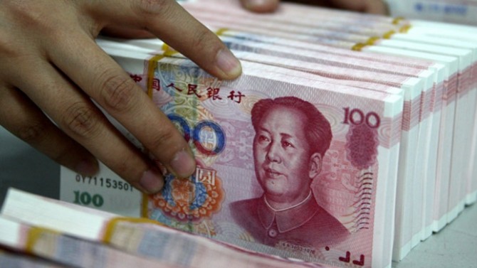 Çin doları resmen tehdit etti