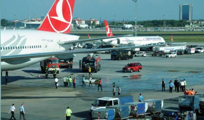 Atatürk Havalimanı'nda uçaklar çarpıştı
