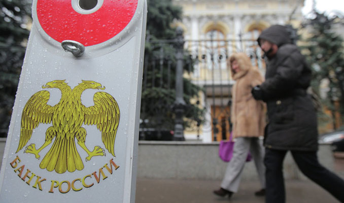 Rusya döviz rezervlerinde doların payını yarıya düşürdü