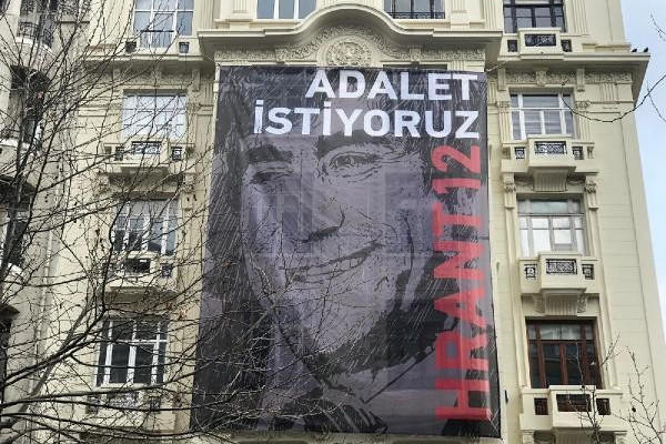 Hrant Dink vurulduğu yerde anılıyor 
