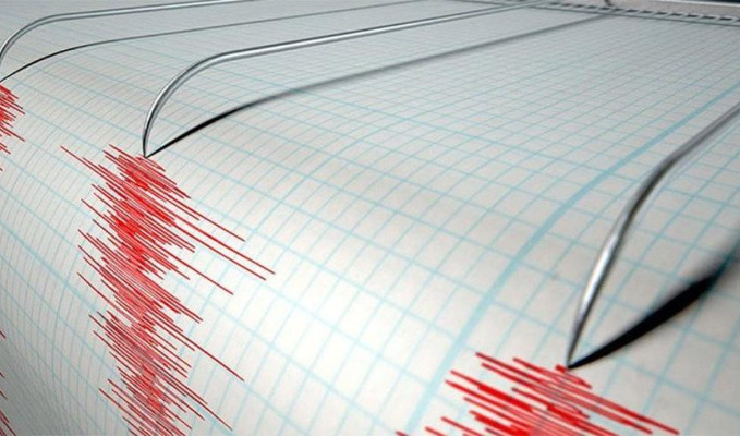 Endonezya'da 5.9 büyüklüğünde deprem
