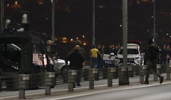 15 Temmuz Şehitler Köprüsü'nü silahla kapatan kişi tutuklandı