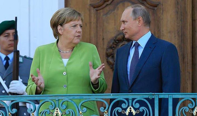 Merkel ve Putin, Ukrayna, Suriye ve Libya'yı görüştü