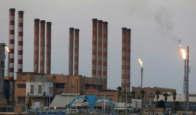 İran'ın en büyük petrol rafinerisinde yangın