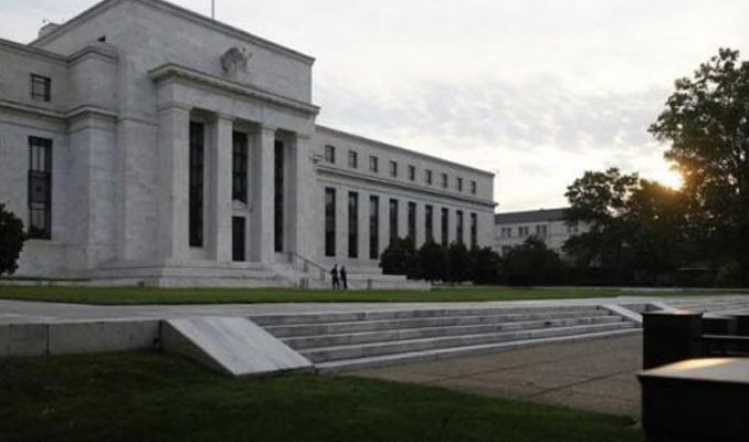 Fed ekonomistleri ikiye böldü