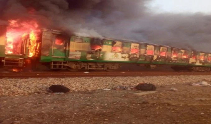 Pakistan’da tren yangını faciası: Çok sayıda ölü var