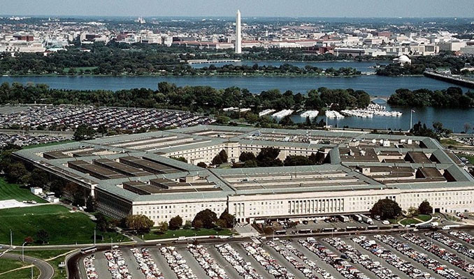Pentagon: Trump ile Zelenskiy'nin görüşmesinde Esper yer almadı