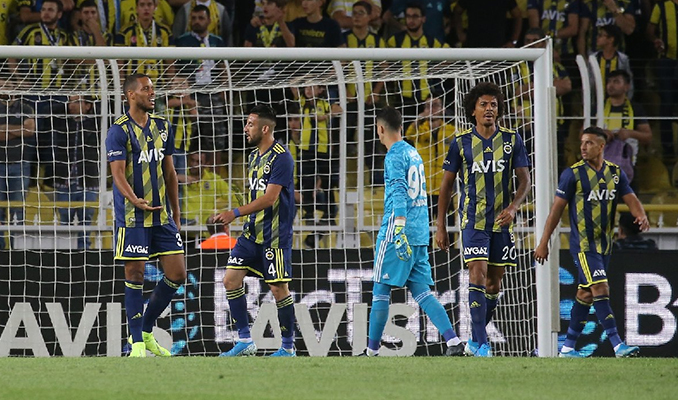 Fenerbahçe evinde Antalyaspor'a yenildi