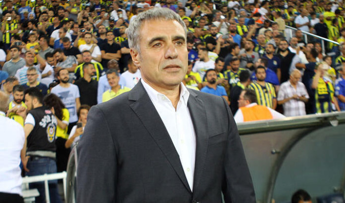 Fenerbahçe'de teknik direktör Ersun Yanal'ın koltuğu tartışılıyor